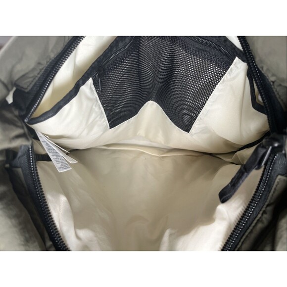 THE NORTH FACE CITY VOYAGER  Water Repellent Tote Bag Lightweight Green - Picture 11 of 14